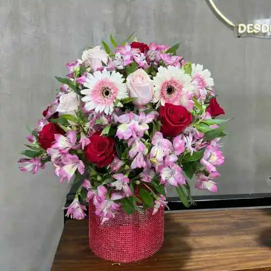 caja pote strass red con rosas y flores de estacion